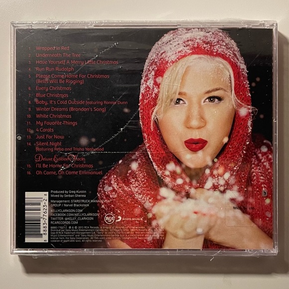 💽4/$20💽 Kelly Clarkson - Wrapped in Red CD Album (Deluxe Edition) - Picture 4 of 4
